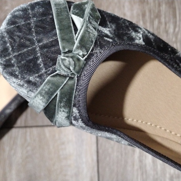 Zigi Soho gray quilted diamond velvet flats. NWOT. Size 8.5 - Picture 6 of 10